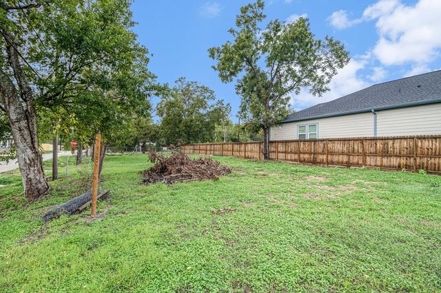 700 Rosie Street, Houston, TX 77091