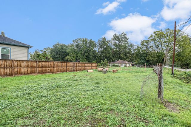 700 Rosie Street, Houston, TX 77091