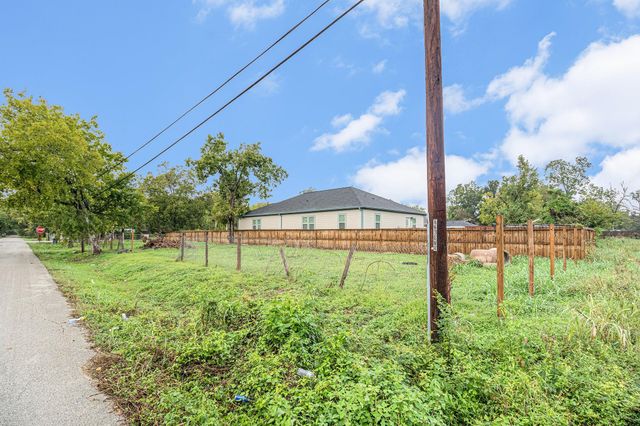 700 Rosie Street, Houston, TX 77091