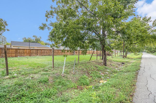 700 Rosie Street, Houston, TX 77091