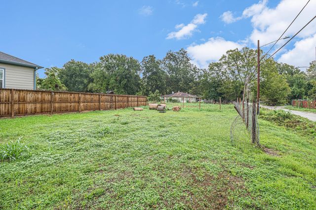 700 Rosie Street, Houston, TX 77091