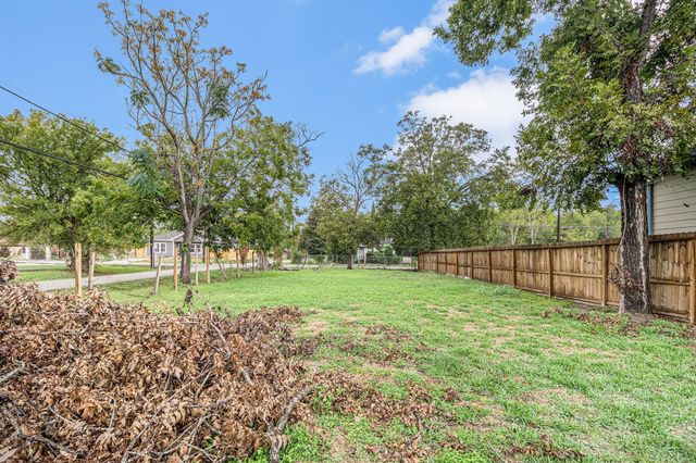 700 Rosie Street, Houston, TX 77091