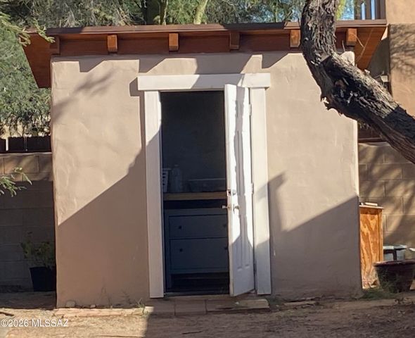 1031 E Irwin Place, Tucson, AZ 85719
