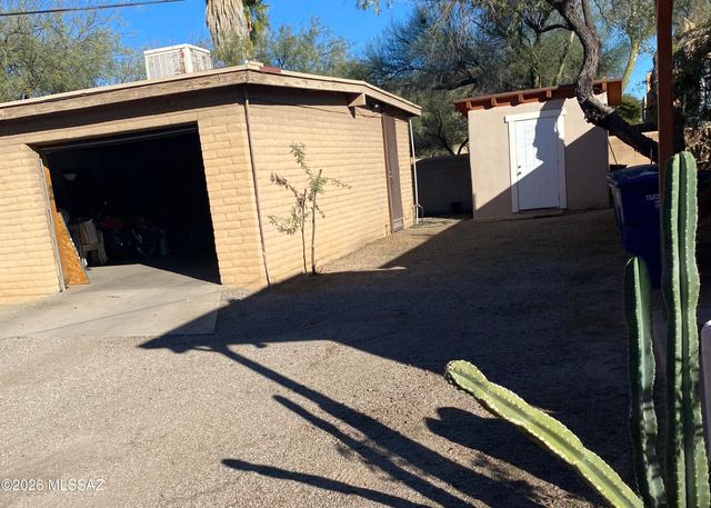 1031 E Irwin Place, Tucson, AZ 85719