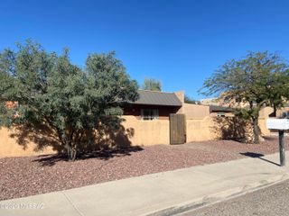 1031 E Irwin Place, Tucson, AZ 85719