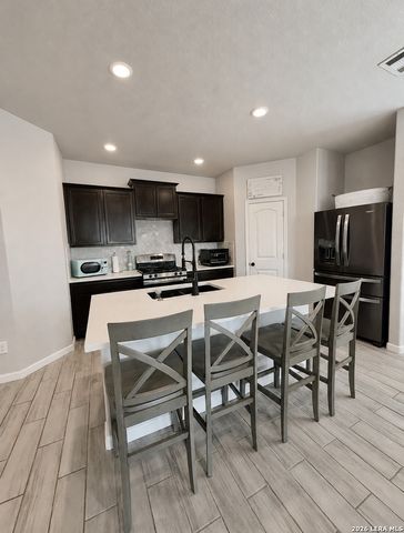 2566 Golden Rain, San Antonio, TX 78245