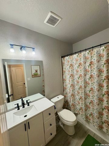 2566 Golden Rain, San Antonio, TX 78245