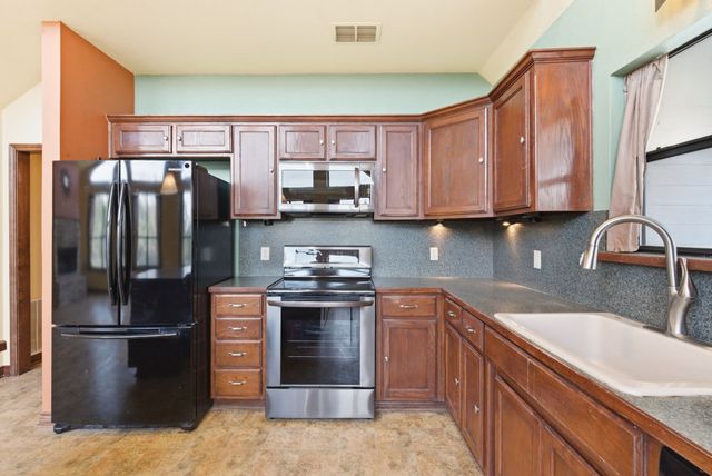 3550 Beacon Lake Drive, Bluff Dale, TX 76433