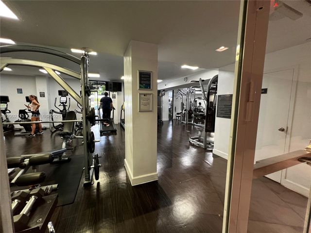 3300 NE 192nd St 1715, Aventura, FL 33180