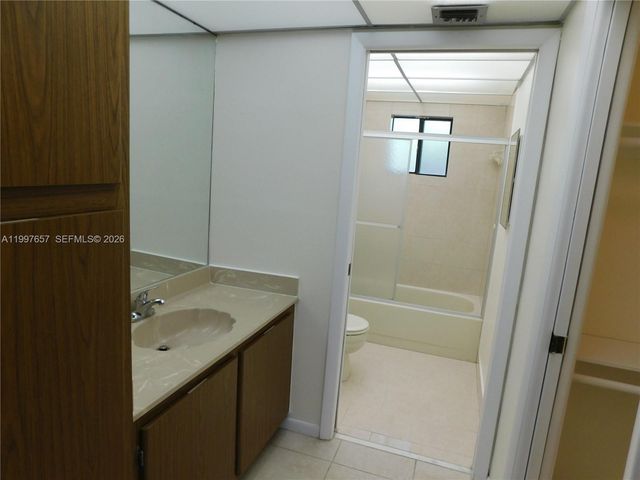 8065 SW 107 AV 321, Miami, FL 33173