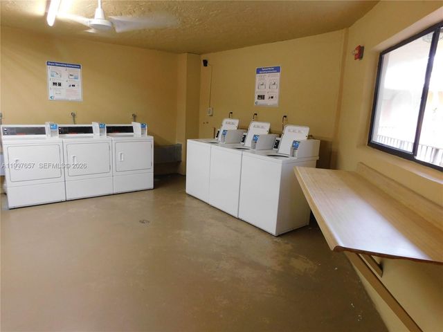 8065 SW 107 AV 321, Miami, FL 33173