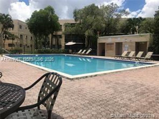 8065 SW 107 AV 321, Miami, FL 33173