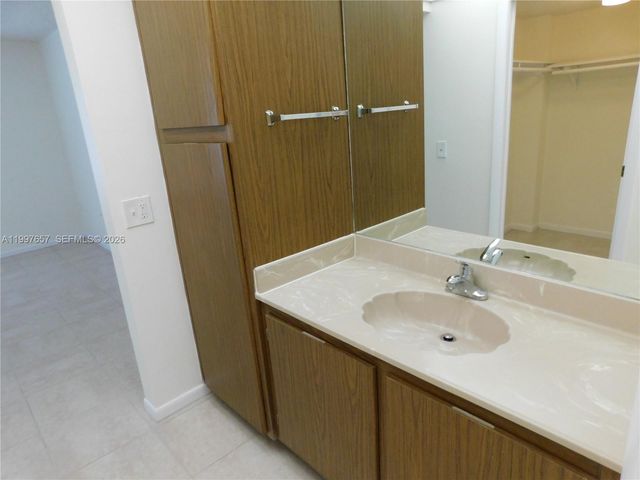 8065 SW 107 AV 321, Miami, FL 33173