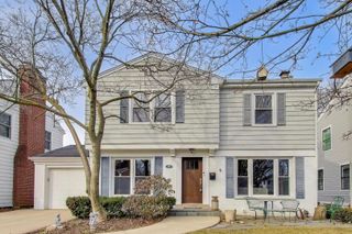 200 S Derbyshire Lane, Arlington Heights, IL 60004