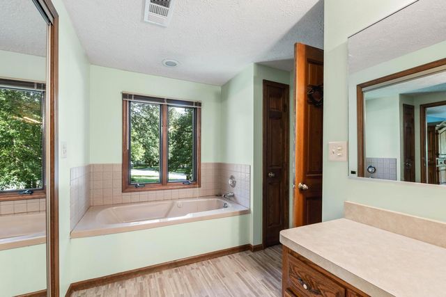 22214 S Gawain Drive, Joliet, IL 60404