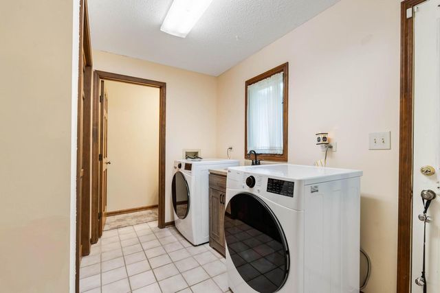 22214 S Gawain Drive, Joliet, IL 60404