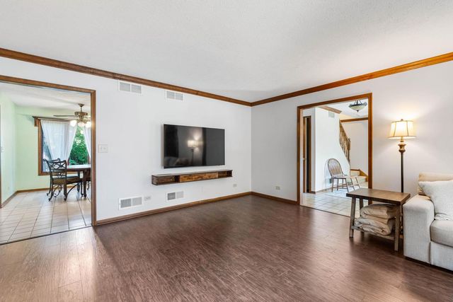 22214 S Gawain Drive, Joliet, IL 60404