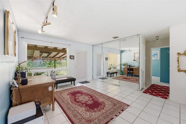 737 SW 2nd Ct, Hallandale Beach, FL 33009