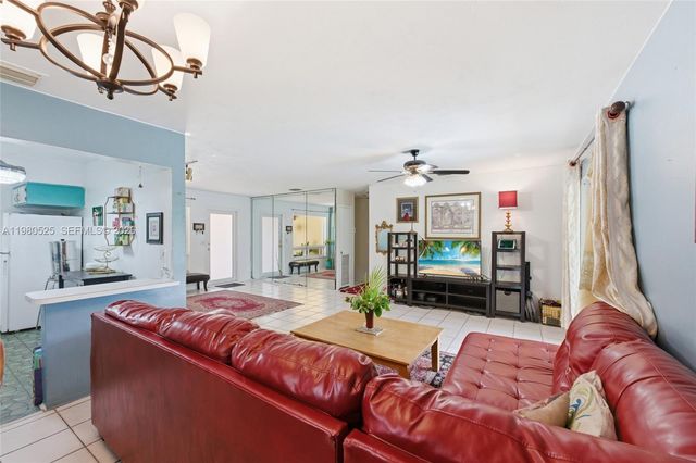 737 SW 2nd Ct, Hallandale Beach, FL 33009