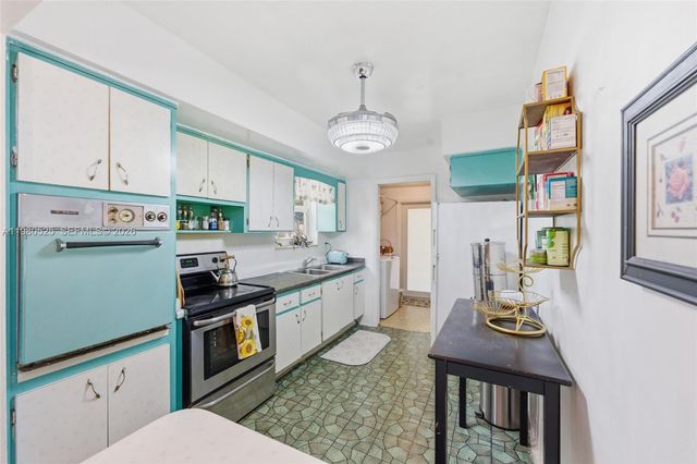 737 SW 2nd Ct, Hallandale Beach, FL 33009