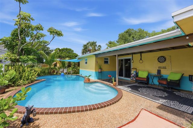 737 SW 2nd Ct, Hallandale Beach, FL 33009