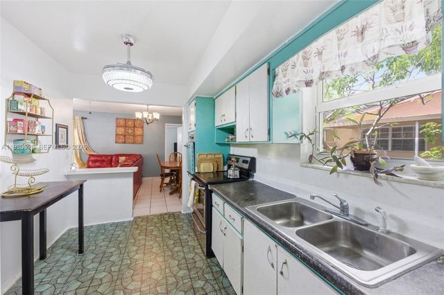 737 SW 2nd Ct, Hallandale Beach, FL 33009