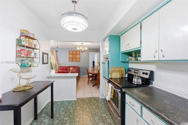 737 SW 2nd Ct, Hallandale Beach, FL 33009