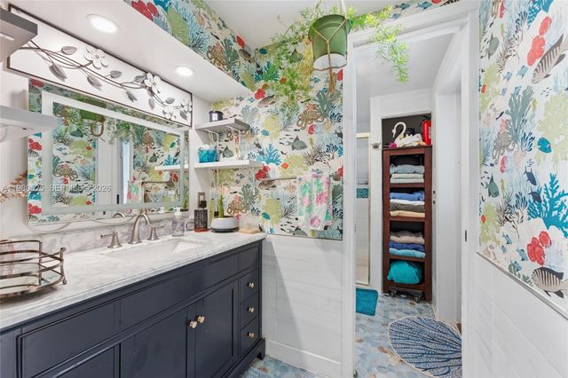 737 SW 2nd Ct, Hallandale Beach, FL 33009