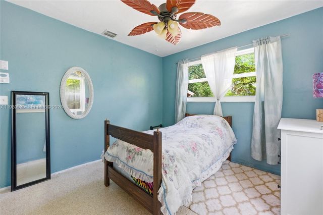 737 SW 2nd Ct, Hallandale Beach, FL 33009