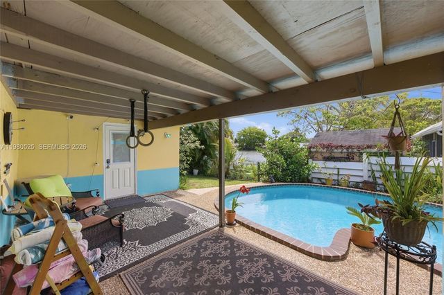 737 SW 2nd Ct, Hallandale Beach, FL 33009