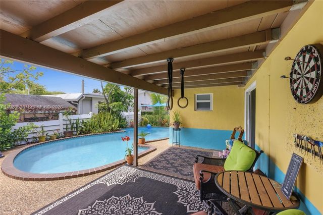 737 SW 2nd Ct, Hallandale Beach, FL 33009