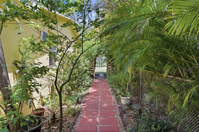 737 SW 2nd Ct, Hallandale Beach, FL 33009