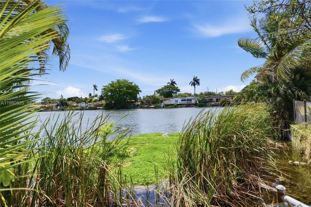 737 SW 2nd Ct, Hallandale Beach, FL 33009