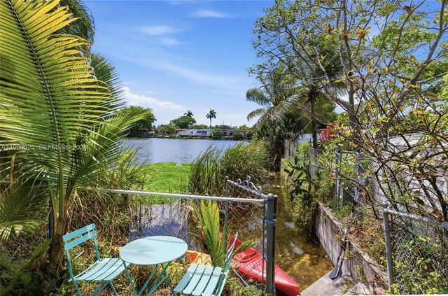 737 SW 2nd Ct, Hallandale Beach, FL 33009