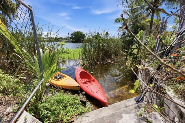 737 SW 2nd Ct, Hallandale Beach, FL 33009