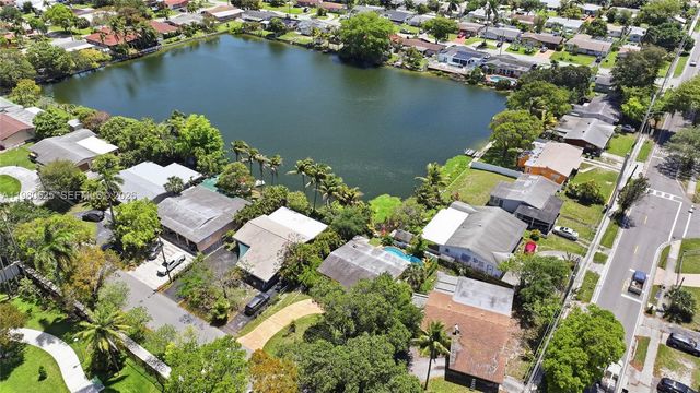 737 SW 2nd Ct, Hallandale Beach, FL 33009