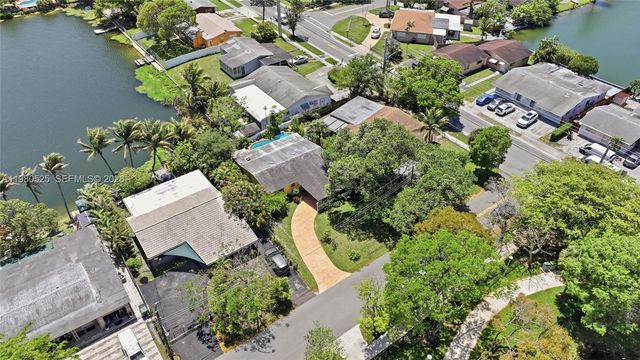 737 SW 2nd Ct, Hallandale Beach, FL 33009