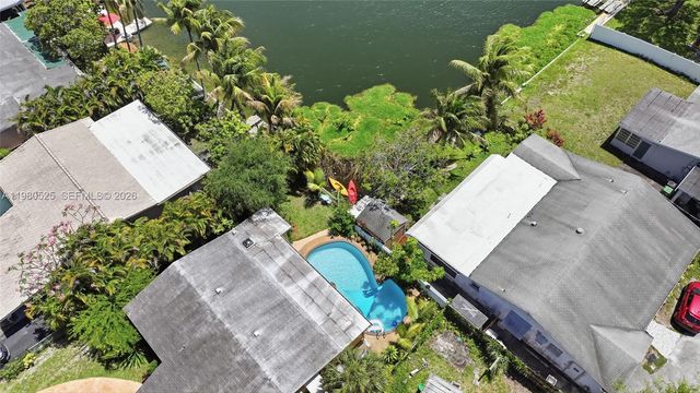 737 SW 2nd Ct, Hallandale Beach, FL 33009