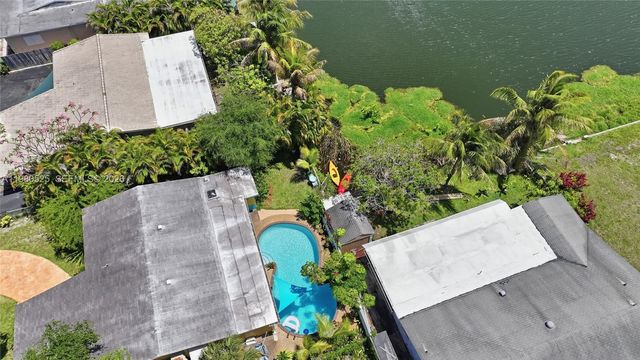 737 SW 2nd Ct, Hallandale Beach, FL 33009