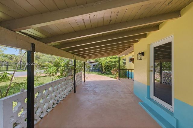 737 SW 2nd Ct, Hallandale Beach, FL 33009