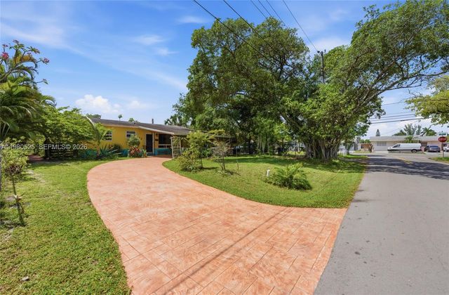 737 SW 2nd Ct, Hallandale Beach, FL 33009