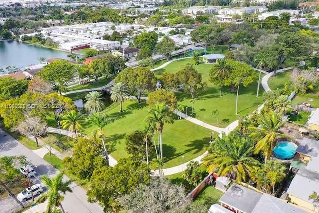 737 SW 2nd Ct, Hallandale Beach, FL 33009