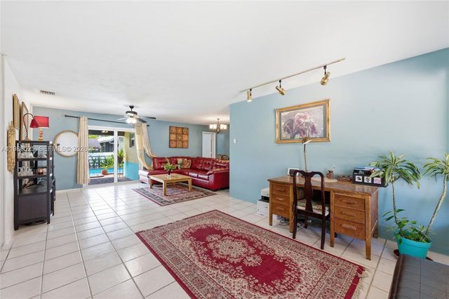 737 SW 2nd Ct, Hallandale Beach, FL 33009