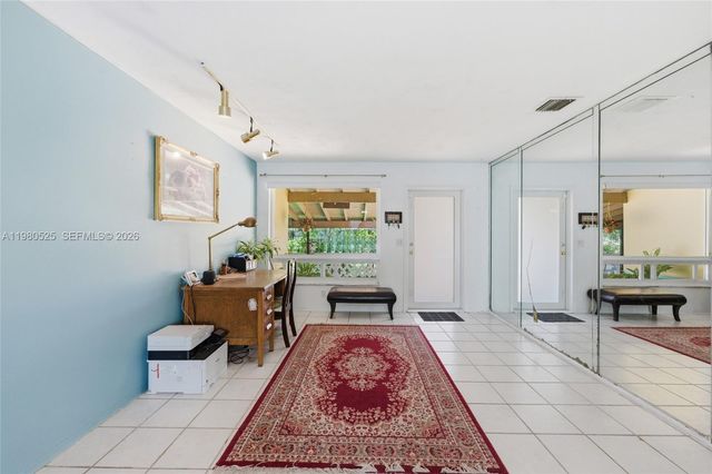 737 SW 2nd Ct, Hallandale Beach, FL 33009