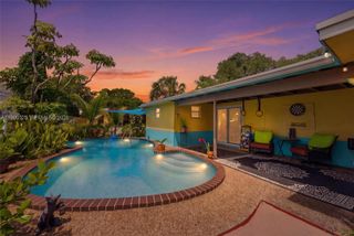 737 SW 2nd Ct, Hallandale Beach, FL 33009