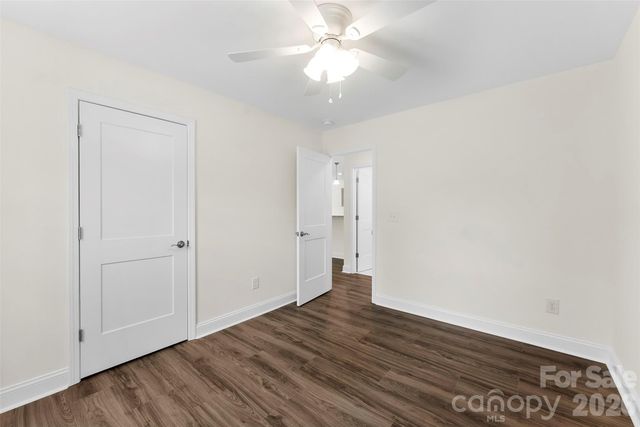 110 W Iowa Avenue, Bessemer City, NC 28016