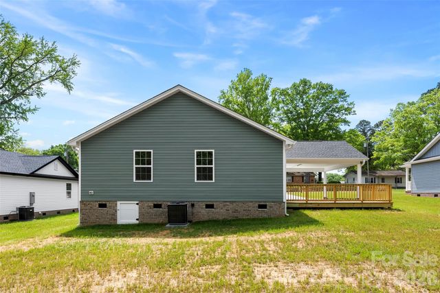 110 W Iowa Avenue, Bessemer City, NC 28016