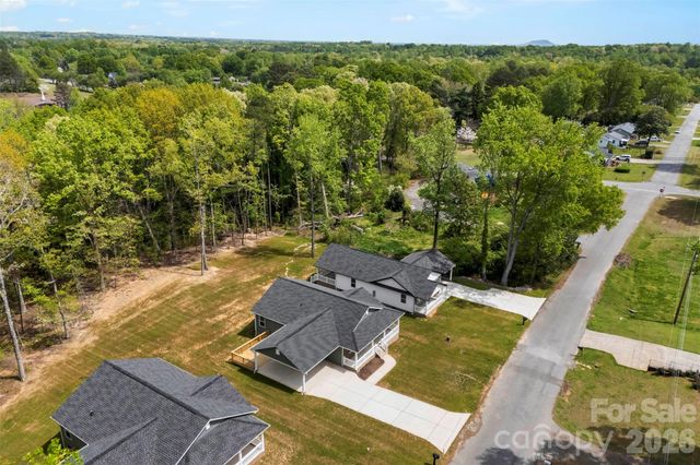 110 W Iowa Avenue, Bessemer City, NC 28016