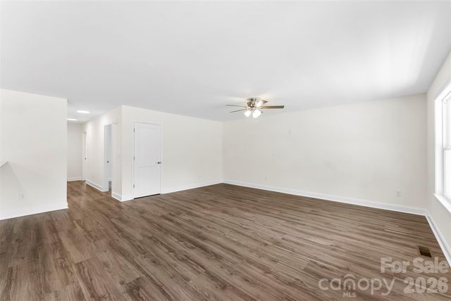 110 W Iowa Avenue, Bessemer City, NC 28016