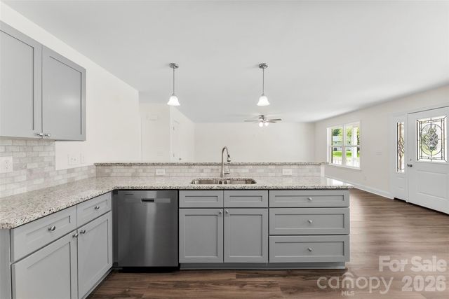 110 W Iowa Avenue, Bessemer City, NC 28016